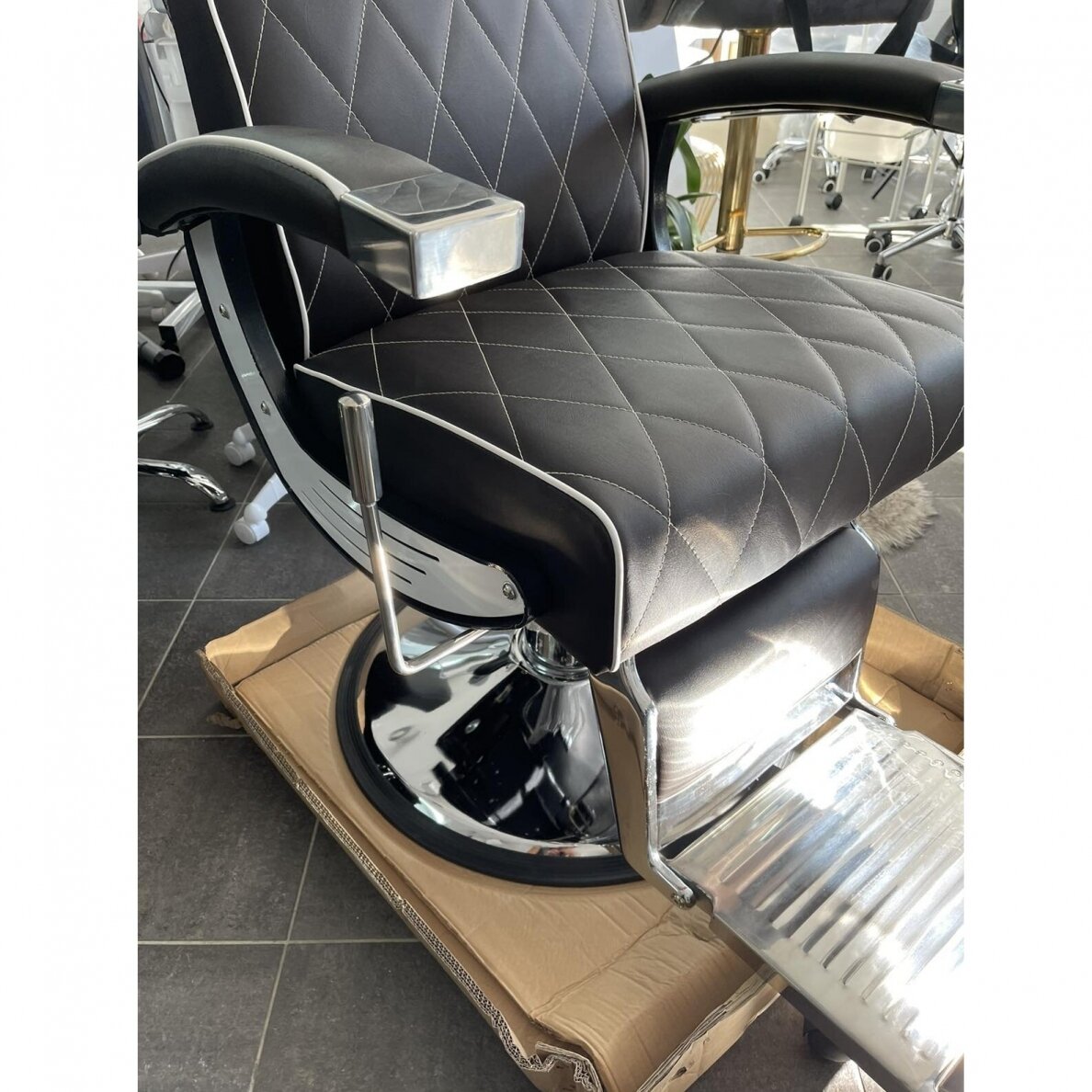 Profesionali barberio kėdė kirpykloms ir grožio salonams GABBIANO IMPERIAL, rudos spalvos 7 Profesionali barberio kėdė kirpykloms ir grožio salonams GABBIANO IMPERIAL, rudos spalvos 7