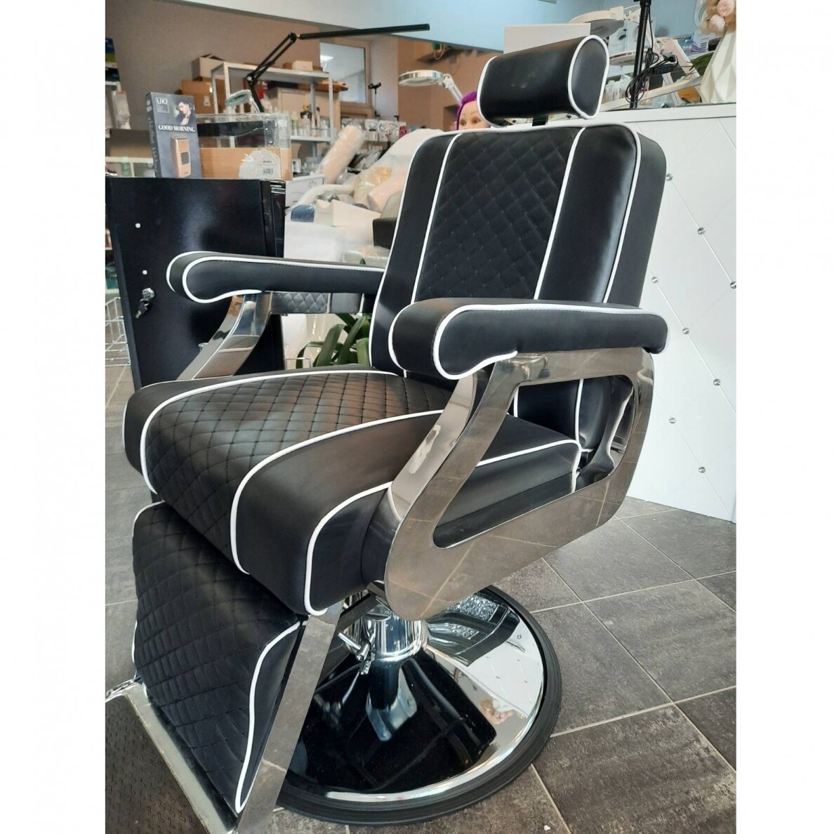 Profesionali barberio kėdė kirpykloms ir grožio salonams GABBIANO PAULO, juodos spalvos 8 Profesionali barberio kėdė kirpykloms ir grožio salonams GABBIANO PAULO, juodos spalvos 8