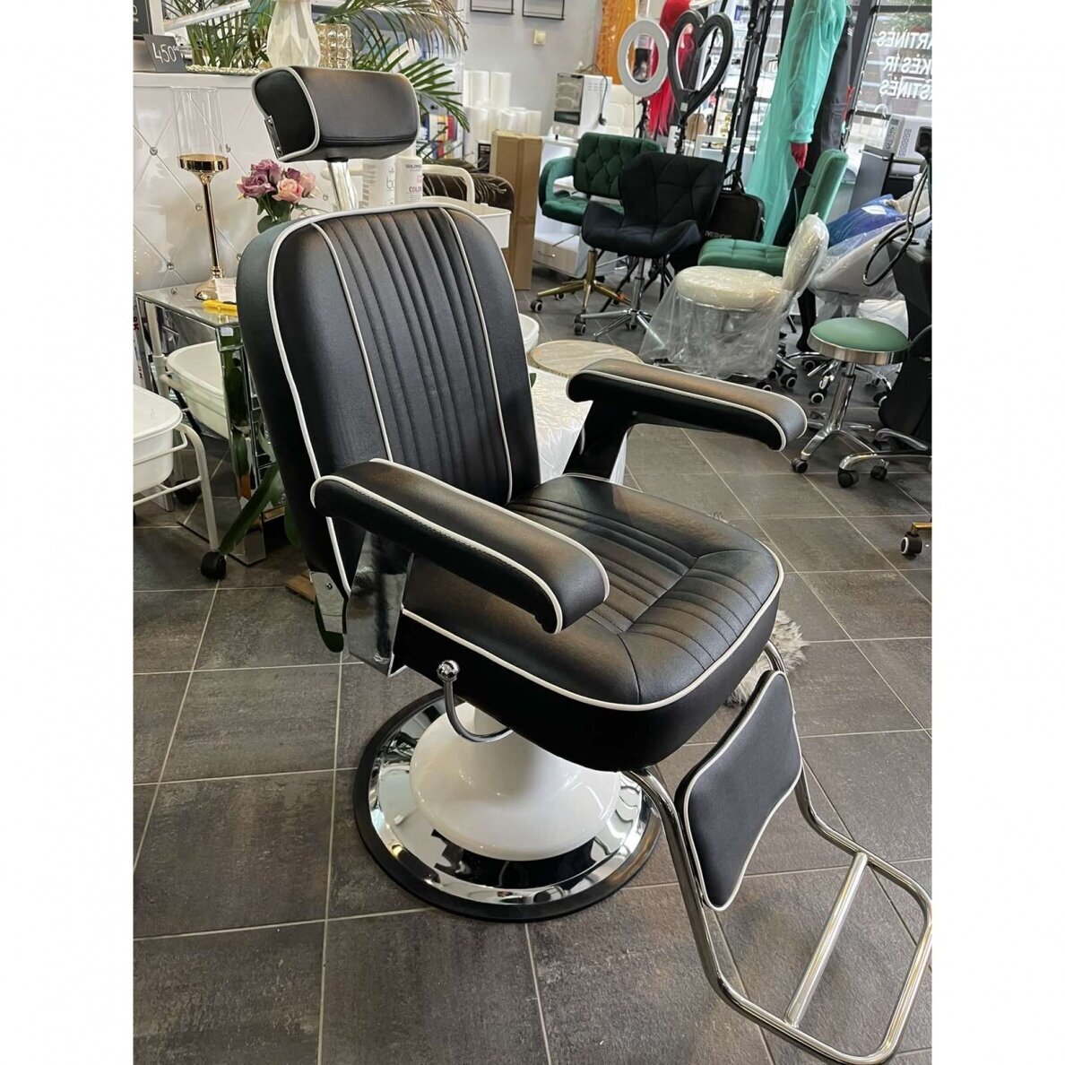 Profesionali barberio kėdė kirpykloms ir grožio salonams GABBIANO AMADEO, juodos spalvos 9 Profesionali barberio kėdė kirpykloms ir grožio salonams GABBIANO AMADEO, juodos spalvos 9