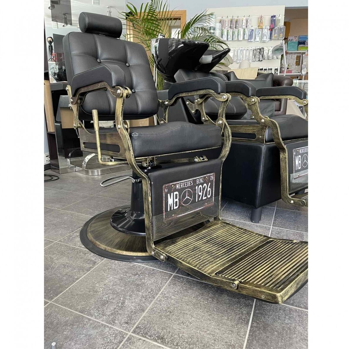 Profesionali barberio kėdė kirpykloms ir grožio salonams GABBIANO BOSS BLACK 8 Profesionali barberio kėdė kirpykloms ir grožio salonams GABBIANO BOSS BLACK 8