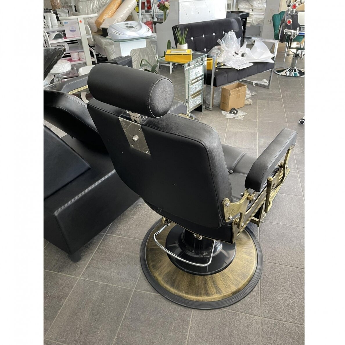 Profesionali barberio kėdė kirpykloms ir grožio salonams GABBIANO BOSS BLACK 10 Profesionali barberio kėdė kirpykloms ir grožio salonams GABBIANO BOSS BLACK 10