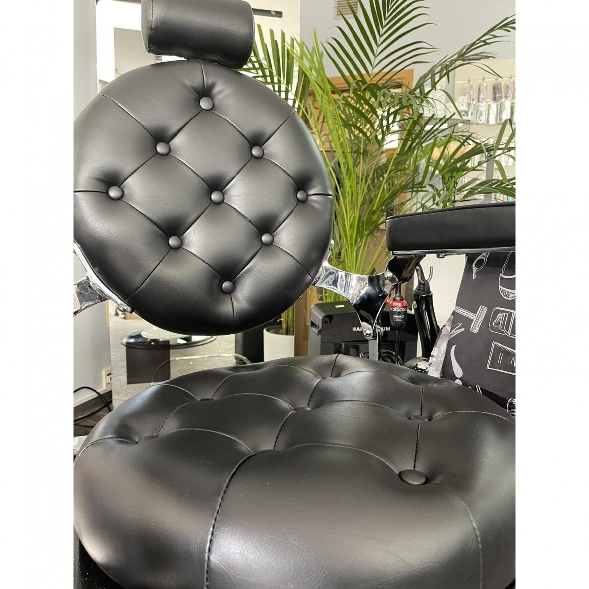 Profesionali barberio kėdė kirpykloms ir grožio salonams GABBIANO IMPERATOR BLACK 9 Profesionali barberio kėdė kirpykloms ir grožio salonams GABBIANO IMPERATOR BLACK 9