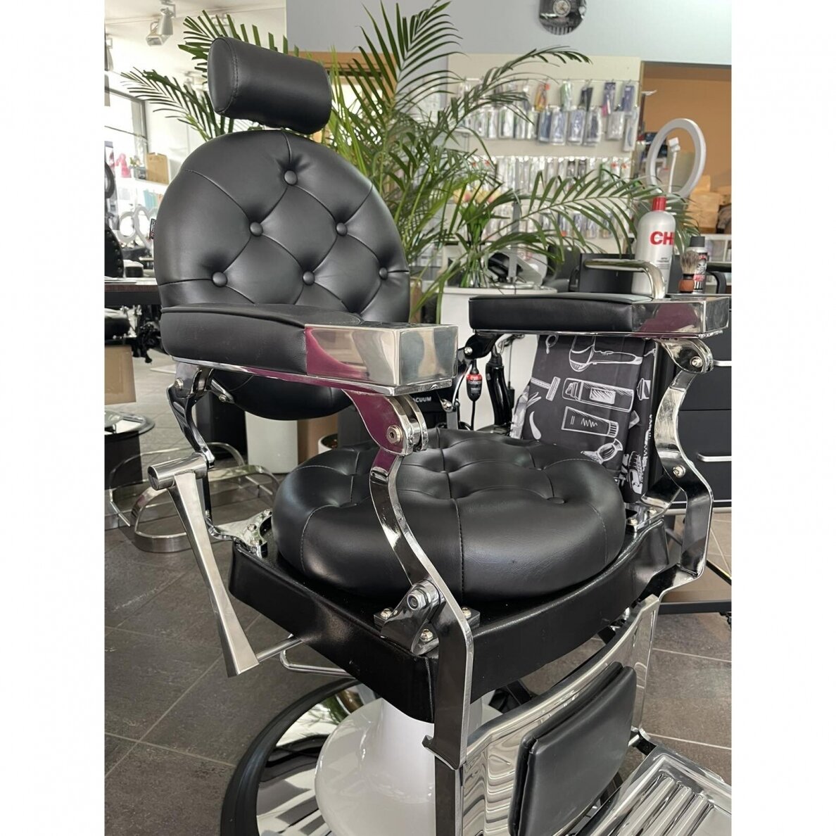 Profesionali barberio kėdė kirpykloms ir grožio salonams GABBIANO IMPERATOR BLACK 6 Profesionali barberio kėdė kirpykloms ir grožio salonams GABBIANO IMPERATOR BLACK 6
