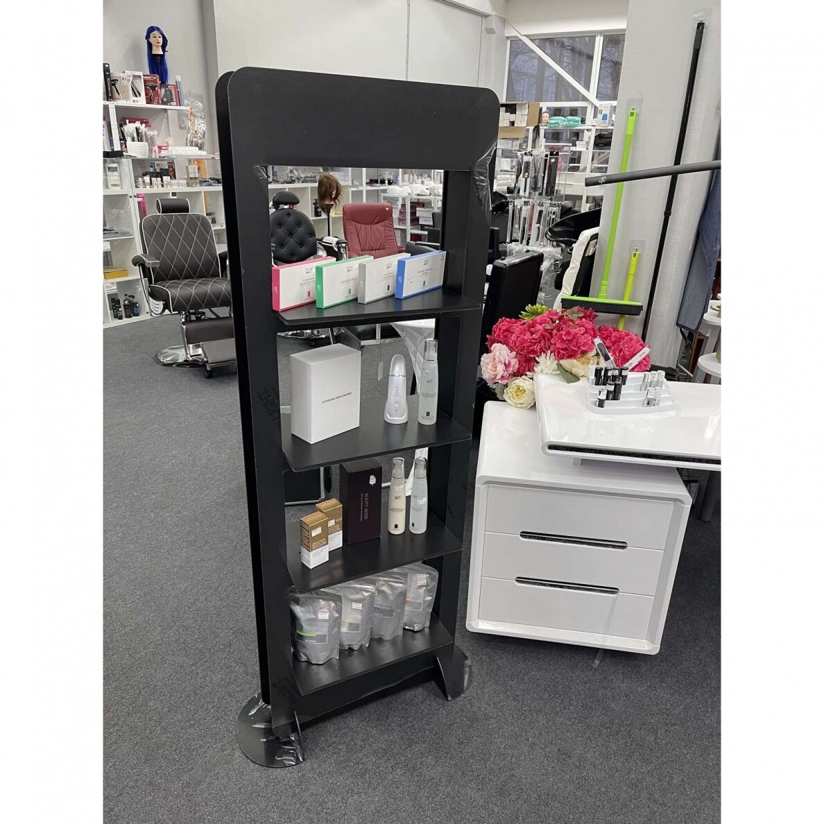 Ekspozicinė prekių lentyna grožio salonams bei kirpykloms EXPO/SLIM 2 Ekspozicinė prekių lentyna grožio salonams bei kirpykloms EXPO/SLIM 2