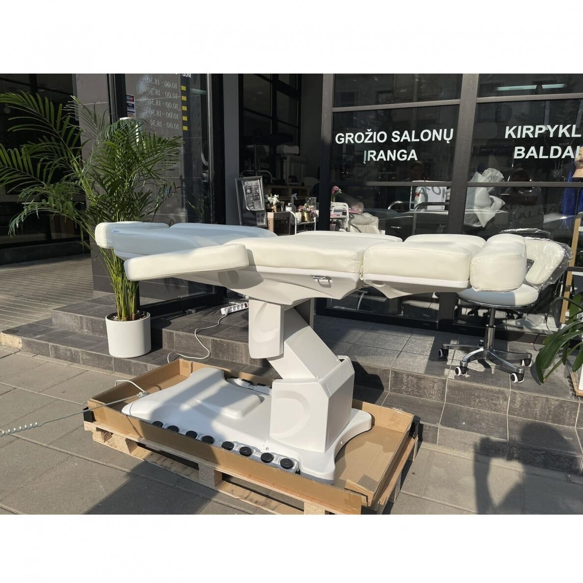 Profesionali elektrinė kosmetologinė lova-gultas su šildymo funkcija AZZURRO 708B EXCLUSIVE (3 varikliai) 13 Profesionali elektrinė kosmetologinė lova-gultas su šildymo funkcija AZZURRO 708B EXCLUSIVE (3 varikliai) 13