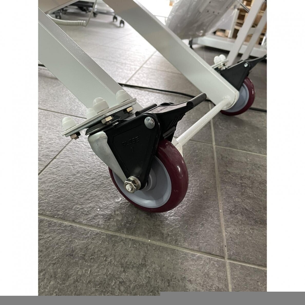 Profesionalus elektrinis masažo stalas-gultas AZZURRO 329E (1 variklis), baltos spalvos 9
