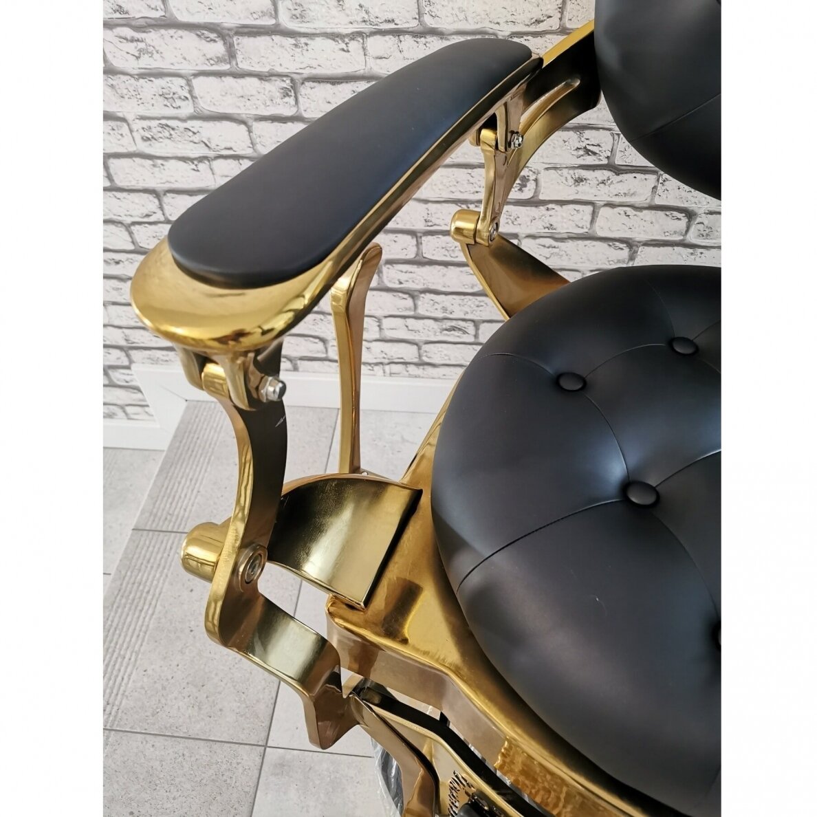 Profesionali barberio kėdė kirpykloms ir grožio salonams GABBIANO GIULIO GOLD, juodos spalvos 9 Profesionali barberio kėdė kirpykloms ir grožio salonams GABBIANO GIULIO GOLD, juodos spalvos 9