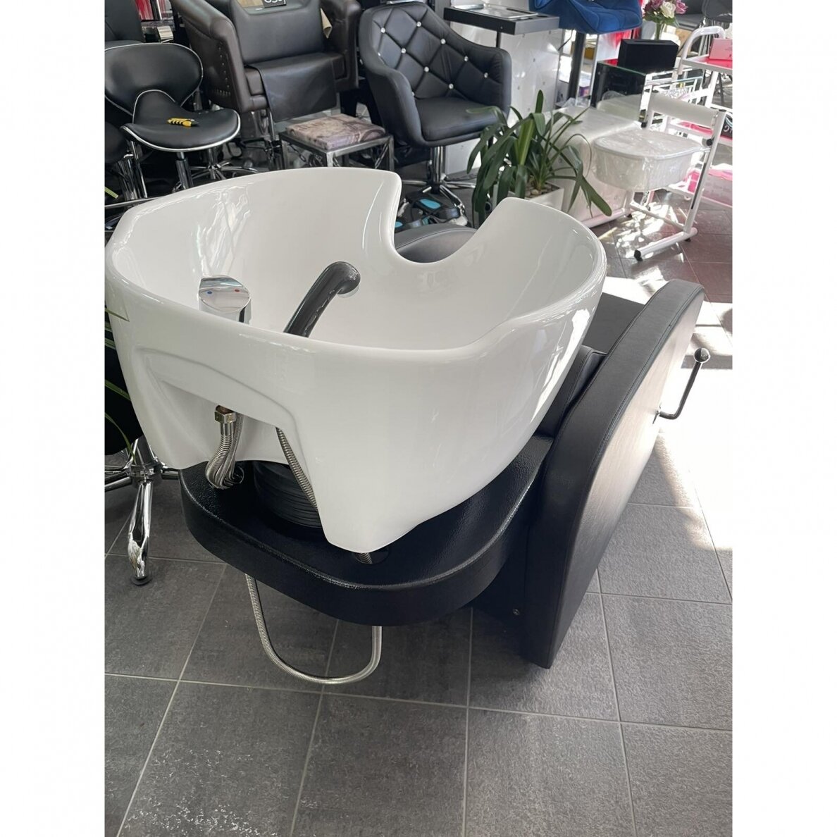 Profesionali plautuvė kirpykloms ir barberiams GABBIANO BERGEN, juodos spalvos 9 Profesionali plautuvė kirpykloms ir barberiams GABBIANO BERGEN, juodos spalvos 9