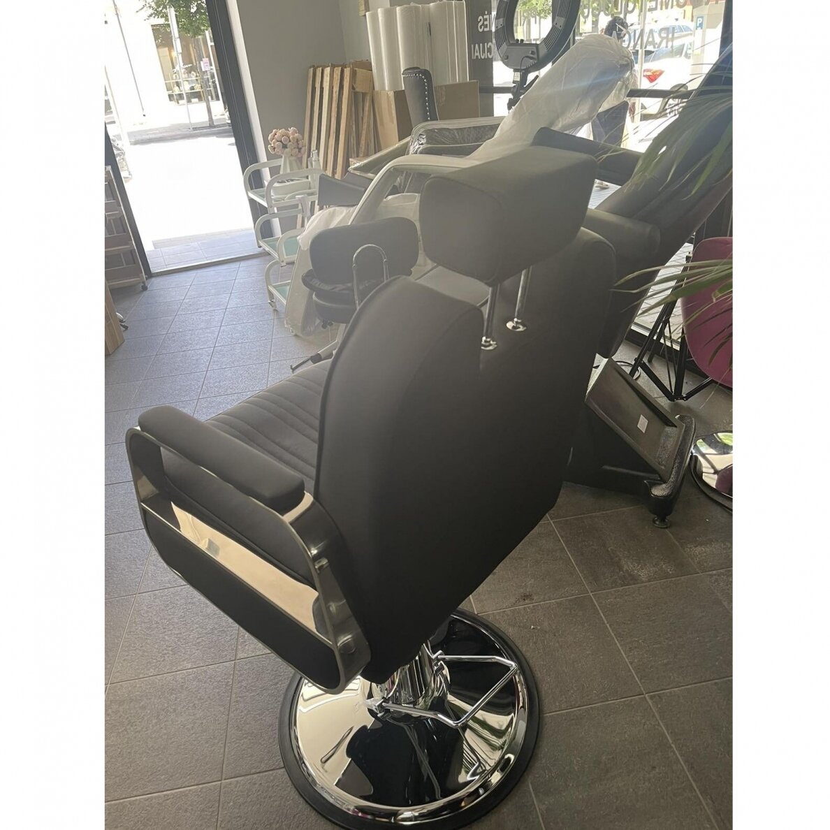 Profesionali barberio kėdė kirpykloms ir grožio salonams GABBIANO RUFO BLACK 10 Profesionali barberio kėdė kirpykloms ir grožio salonams GABBIANO RUFO BLACK 10