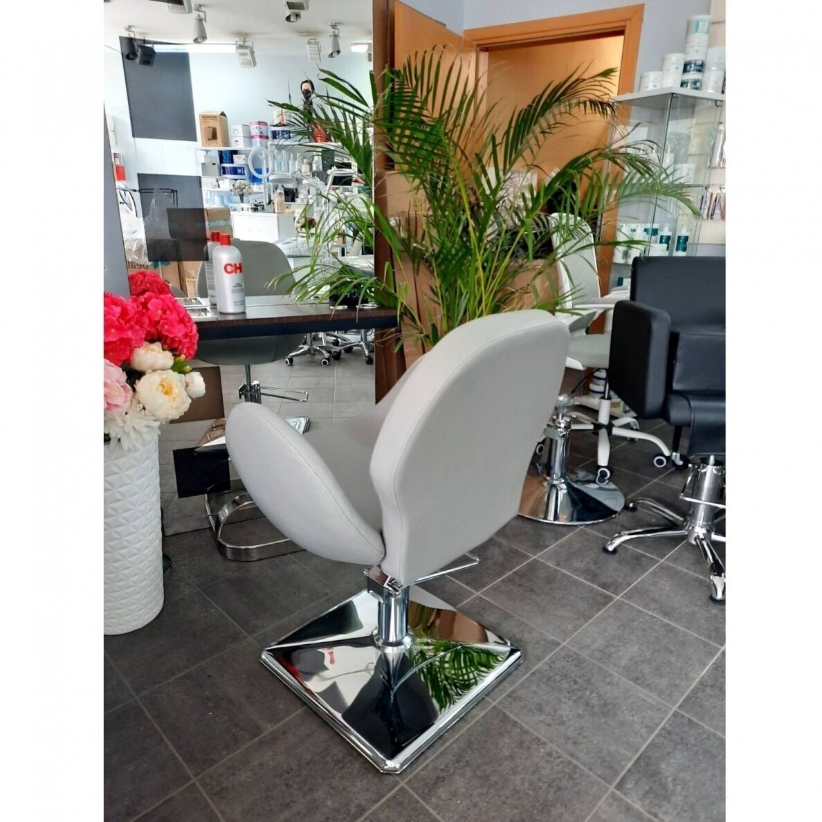 Profesionali barberio kėdė kirpykloms ir grožio salonams ALTO BH-6952, juodos spalvos 7 Profesionali barberio kėdė kirpykloms ir grožio salonams ALTO BH-6952, juodos spalvos 7