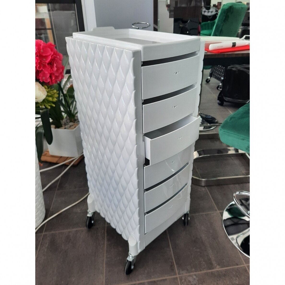 Profesionalus kirpyklos vežimėlis DECO, baltos spalvos 7 Profesionalus kirpyklos vežimėlis DECO, baltos spalvos 7