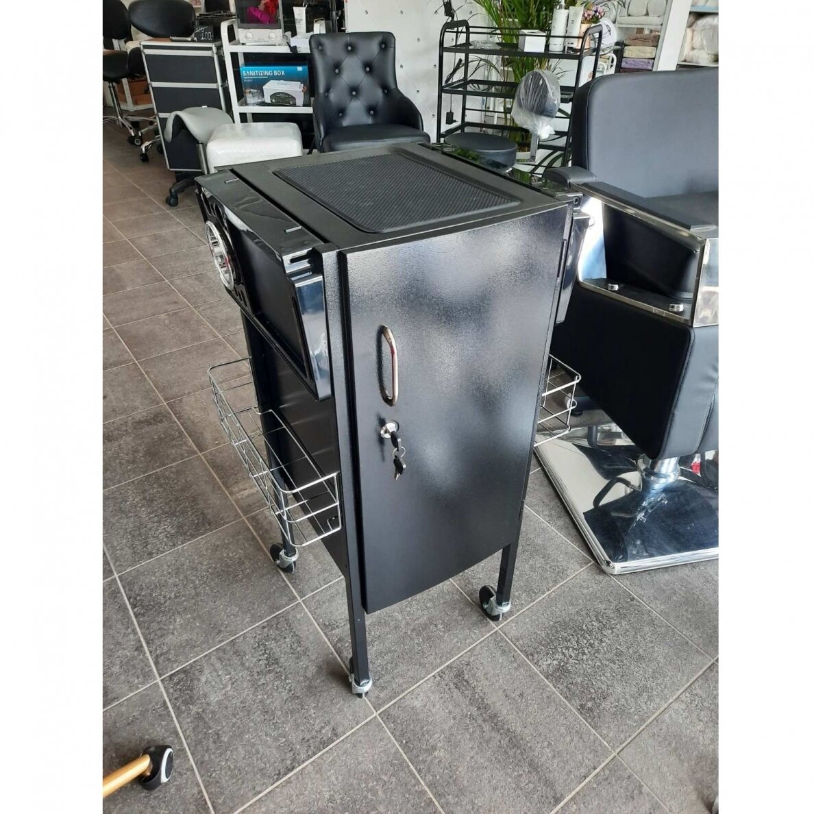 Profesionalus metalinis kirpėjo vežimėlis GABBIANO DELUXE 500, juodos spalvos 13 Profesionalus metalinis kirpėjo vežimėlis GABBIANO DELUXE 500, juodos spalvos 13