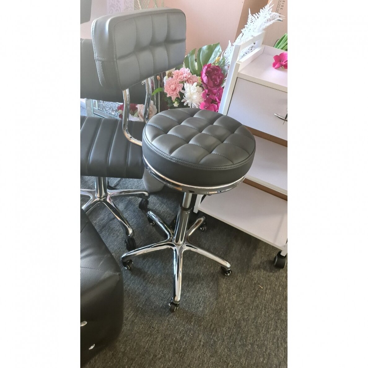 Profesionali meistro kėdė kosmetologams bei grožio salonams AM-877, juodos spalvos 7