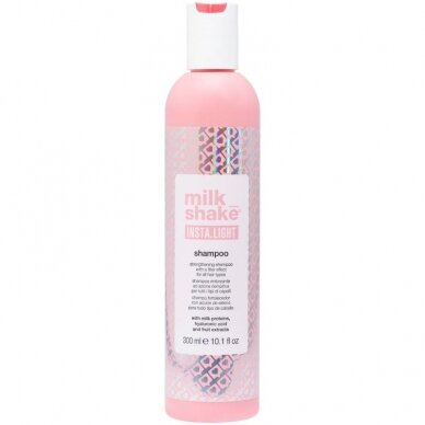MILK SHAKE INSTA.LIGHT stiprinamasis šampūnas su užpildančiu poveikiu visų tipų plaukams, 300 ml. MILK SHAKE INSTA.LIGHT stiprinamasis šampūnas su užpildančiu poveikiu visų tipų plaukams, 300 ml.
