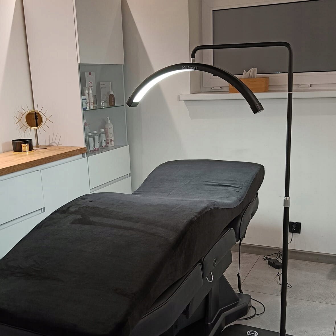 Profesionali makiažo ir blakstienų lempa kosmetologams bei grožio salonams POL MOON II, juodos spalvos 4 Profesionali makiažo ir blakstienų lempa kosmetologams bei grožio salonams POL MOON II, juodos spalvos 4