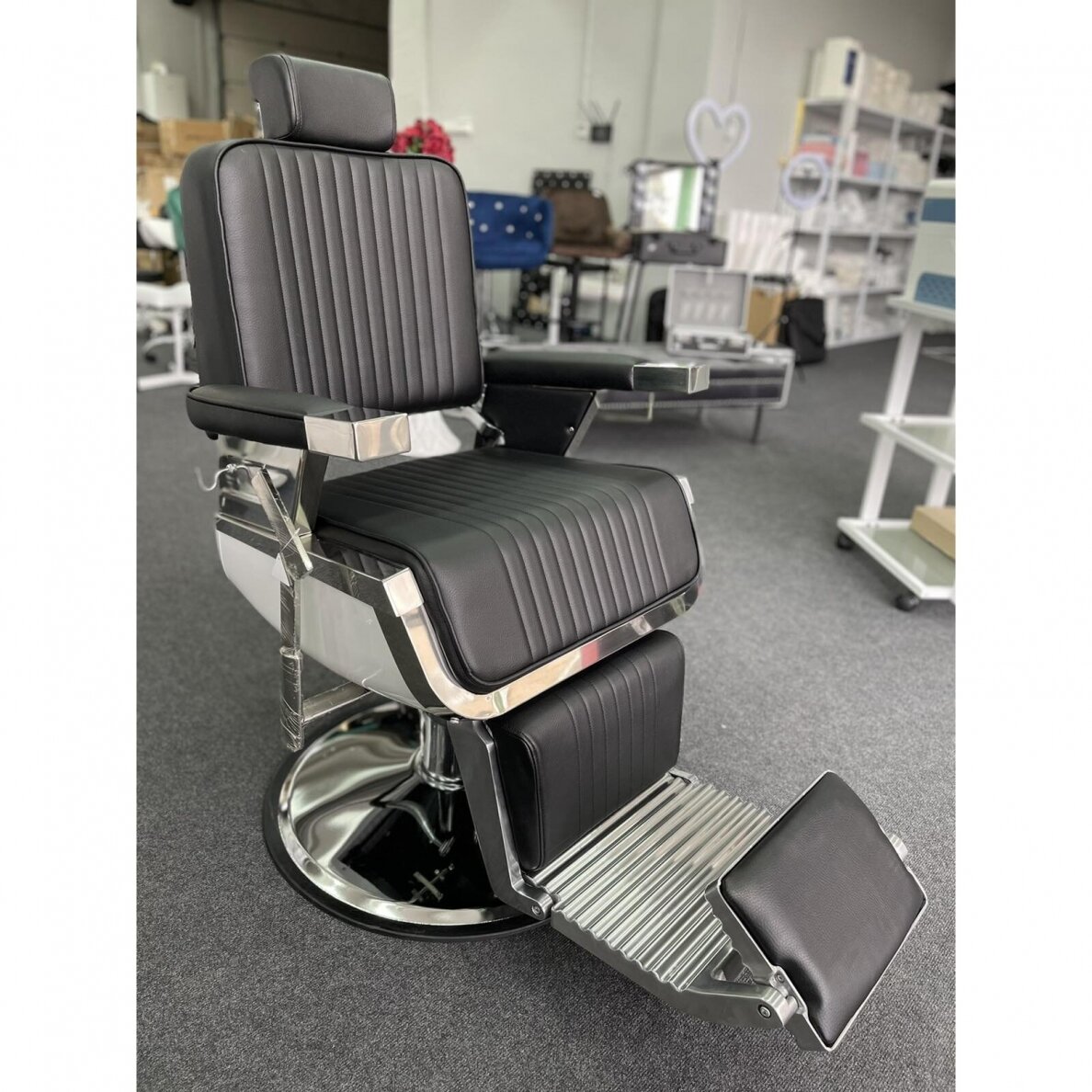 Profesionali barberio kėdė kirpykloms ir grožio salonams LORD, juodos spalvos 9