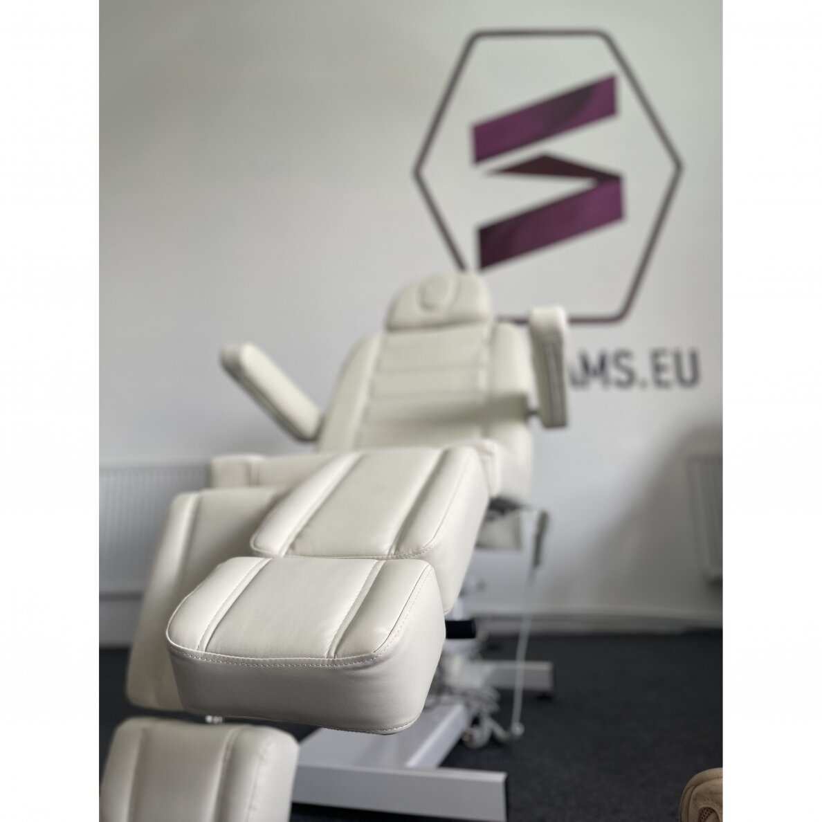 Profesionali elektrinė kosmetologinė kėdė AZZURRO 706 PEDI (1 variklis), baltos spalvos 23 Profesionali elektrinė kosmetologinė kėdė AZZURRO 706 PEDI (1 variklis), baltos spalvos 23