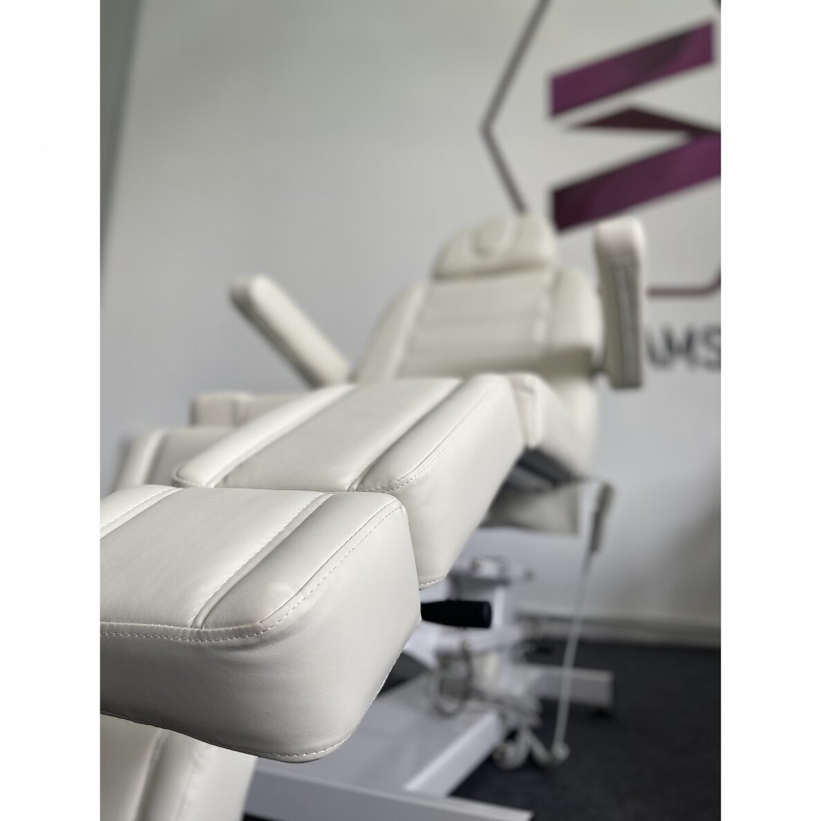 Profesionali elektrinė kosmetologinė kėdė AZZURRO 706 PEDI (1 variklis), baltos spalvos 24 Profesionali elektrinė kosmetologinė kėdė AZZURRO 706 PEDI (1 variklis), baltos spalvos 24