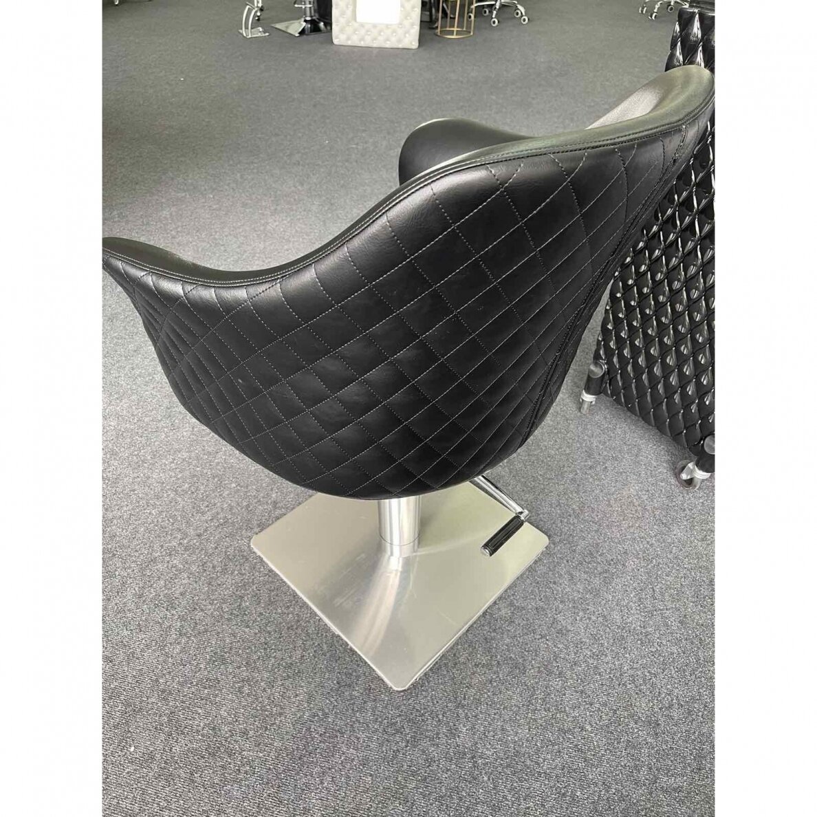 Profesionali kėdė kirpykloms ir grožio salonams BLACK ANGEL, juodos spalvos 3 Profesionali kėdė kirpykloms ir grožio salonams BLACK ANGEL, juodos spalvos 3