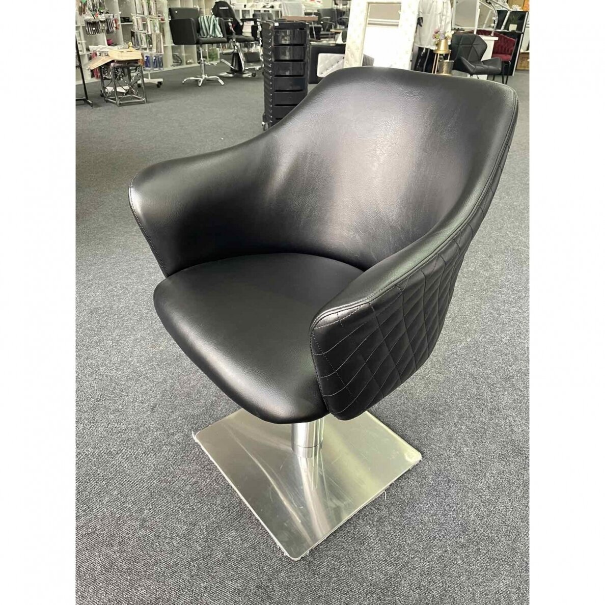 Profesionali kėdė kirpykloms ir grožio salonams BLACK ANGEL, juodos spalvos 2 Profesionali kėdė kirpykloms ir grožio salonams BLACK ANGEL, juodos spalvos 2