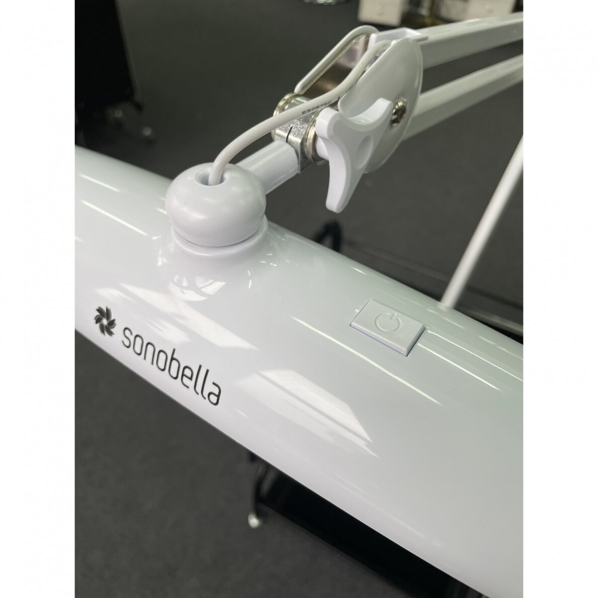 Profesionali LED lempa kosmetologams tvirtinama prie paviršių BSL-01 LED 24W CLIP, baltos spalvos 3 Profesionali LED lempa kosmetologams tvirtinama prie paviršių BSL-01 LED 24W CLIP, baltos spalvos 3