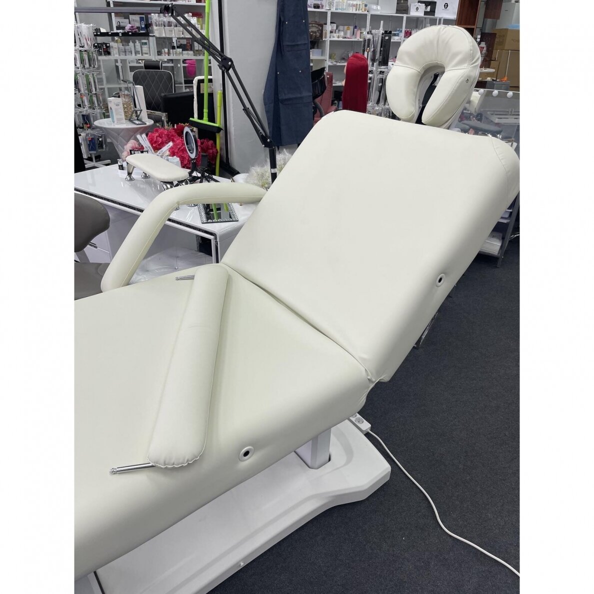 Profesionalus elektrinis kosmetologinis gultas-lova AZZURRO 819A (2 varikliai) 8 Profesionalus elektrinis kosmetologinis gultas-lova AZZURRO 819A (2 varikliai) 8