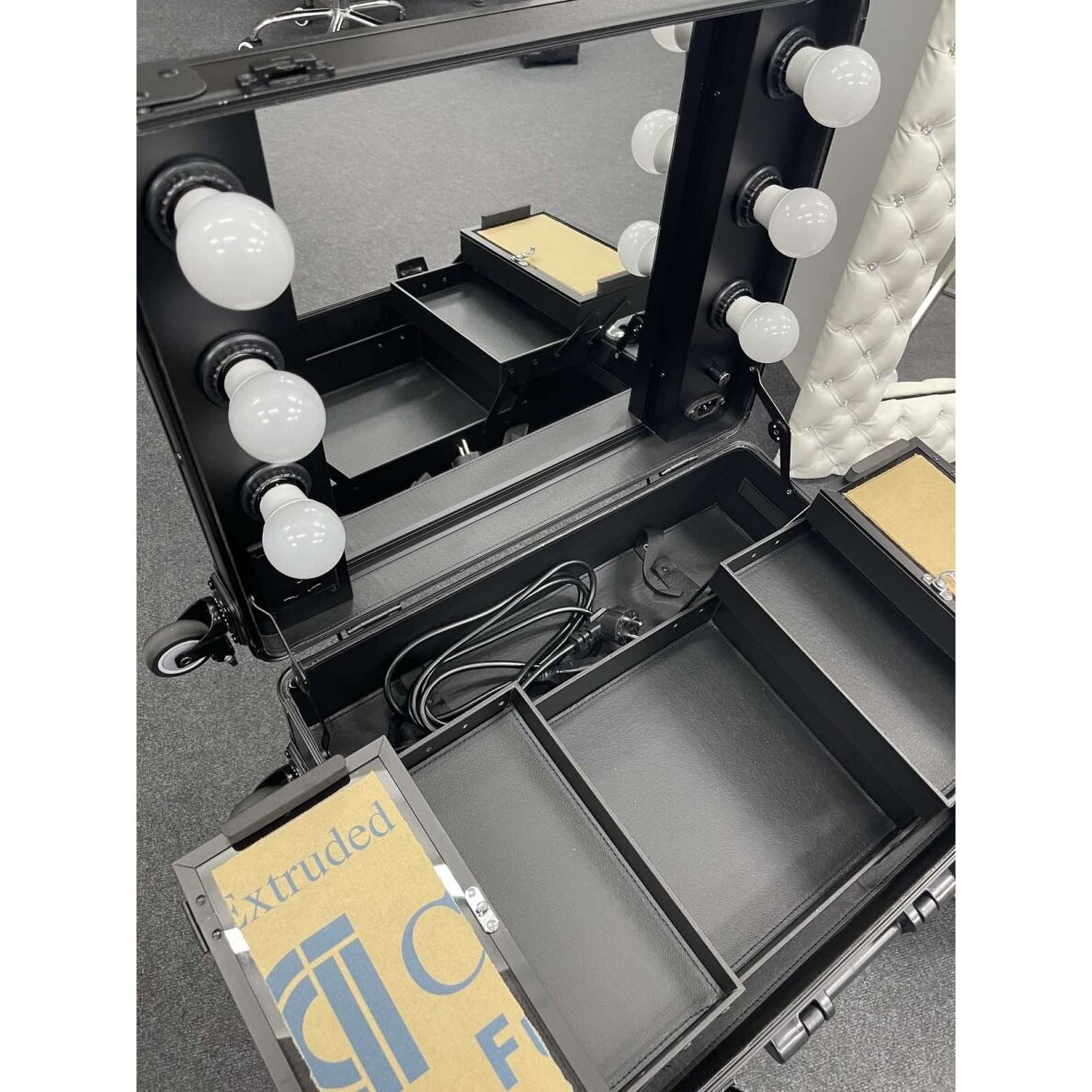 Profesionalus kosmetikos lagaminas T-27 BLACK 9 Profesionalus kosmetikos lagaminas T-27 BLACK 9