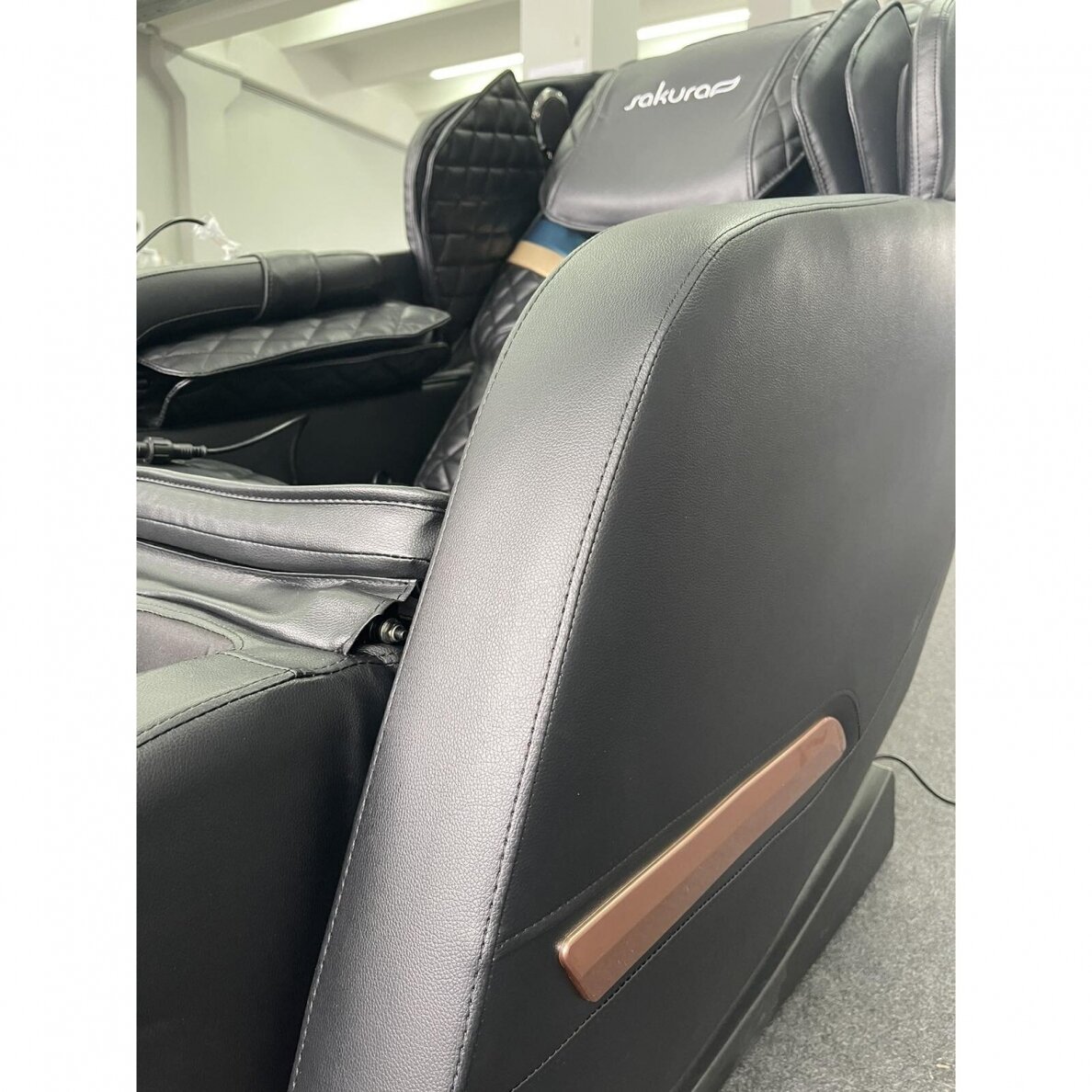 SAKURA fotelis su masažo funkcija juodos spalvos COMFORT 806 18 SAKURA fotelis su masažo funkcija juodos spalvos COMFORT 806 18