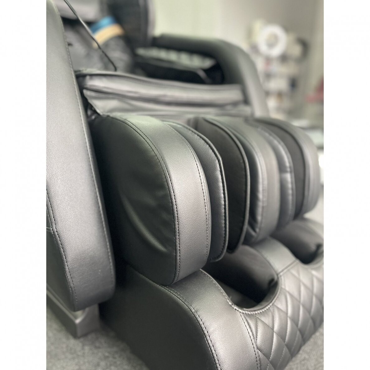 SAKURA fotelis su masažo funkcija juodos spalvos COMFORT 806 20 SAKURA fotelis su masažo funkcija juodos spalvos COMFORT 806 20