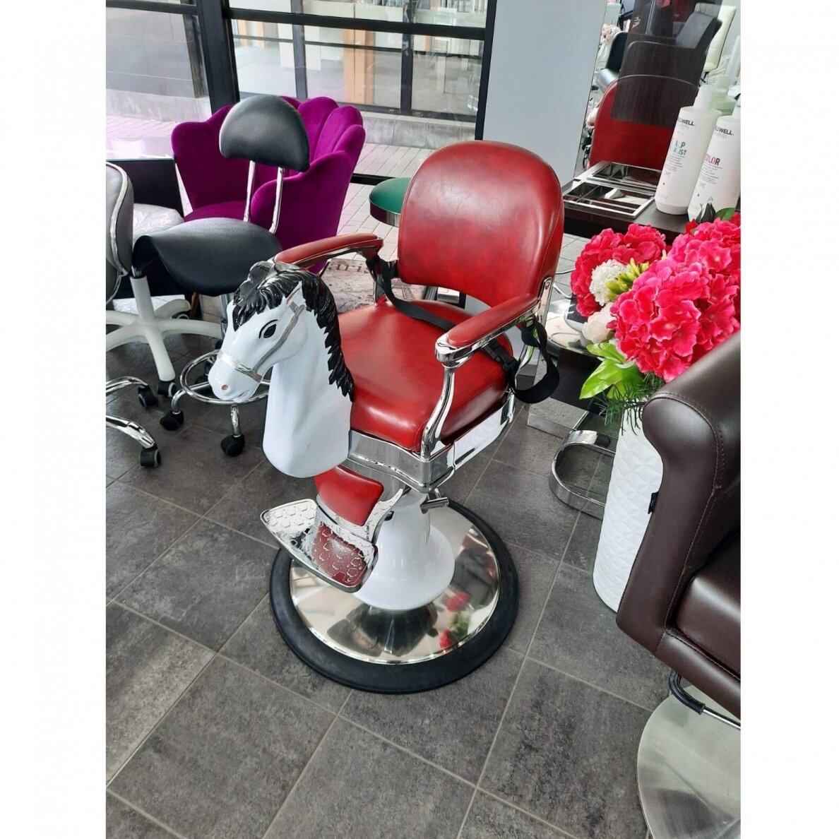 Profesionali vaikiška kirpyklos kėdė grožio ir barberių salonams ARKLIUKAS, bordo spalvos 5 Profesionali vaikiška kirpyklos kėdė grožio ir barberių salonams ARKLIUKAS, bordo spalvos 5