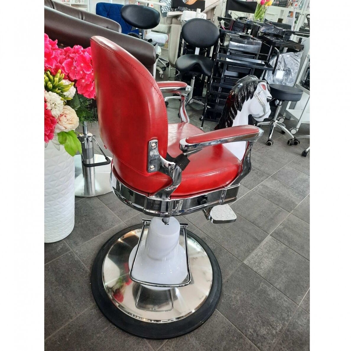 Profesionali vaikiška kirpyklos kėdė grožio ir barberių salonams ARKLIUKAS, bordo spalvos 6 Profesionali vaikiška kirpyklos kėdė grožio ir barberių salonams ARKLIUKAS, bordo spalvos 6