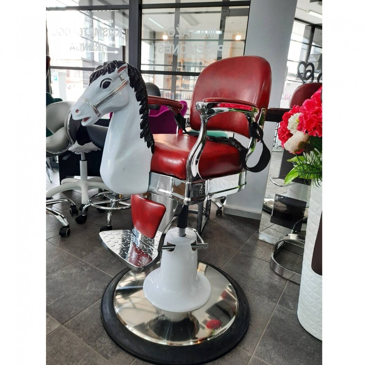 Profesionali vaikiška kirpyklos kėdė grožio ir barberių salonams ARKLIUKAS, bordo spalvos 7 Profesionali vaikiška kirpyklos kėdė grožio ir barberių salonams ARKLIUKAS, bordo spalvos 7