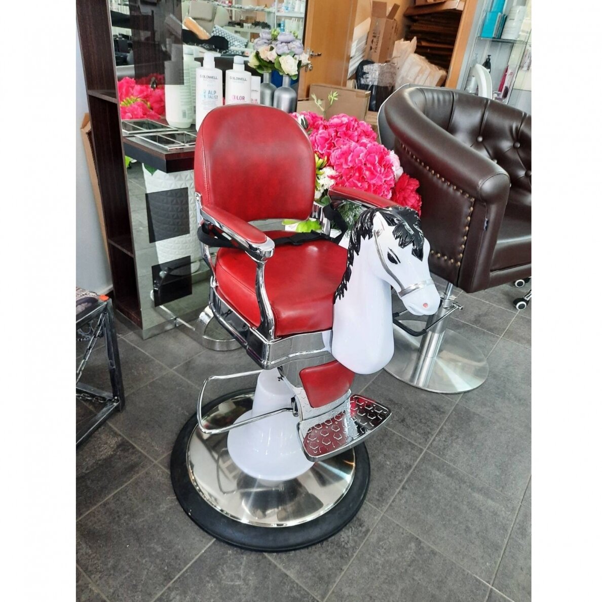 Profesionali vaikiška kirpyklos kėdė grožio ir barberių salonams ARKLIUKAS, bordo spalvos 4 Profesionali vaikiška kirpyklos kėdė grožio ir barberių salonams ARKLIUKAS, bordo spalvos 4